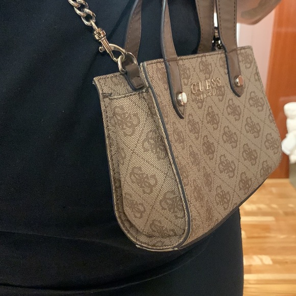 Small guess crossbody - Picture 5 of 6
